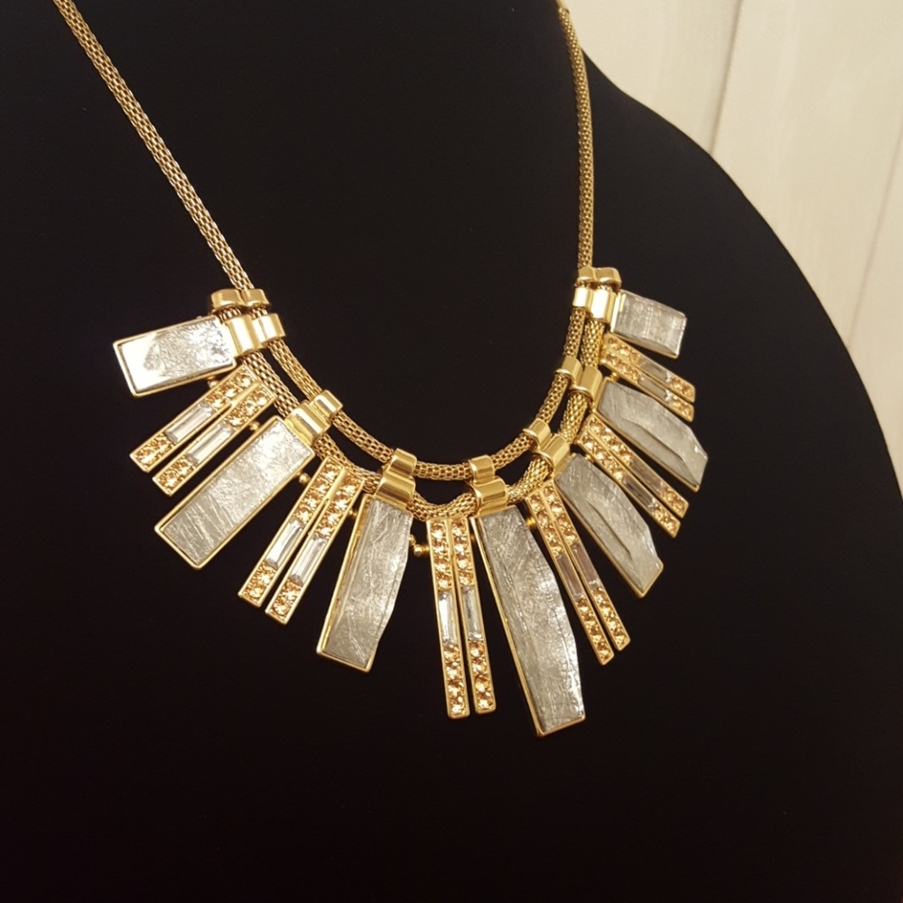 JLo choker necklace